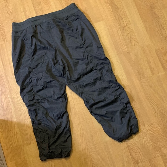 NWT The North Face Aphrodite 2.0 Capri, Gray, L - Picture 12 of 13